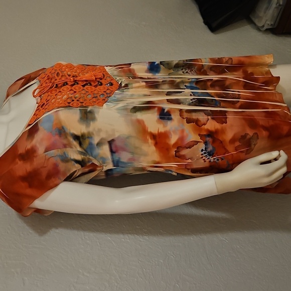 VTG ONE WORLD Floral Watercolor Lace-up Tunic - Picture 6 of 10